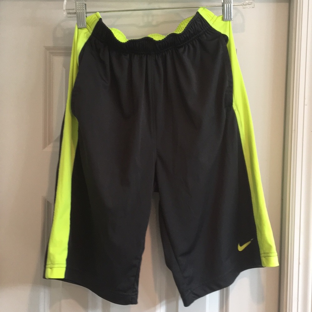 Nike Dri-Fit Boys Shorts Size L